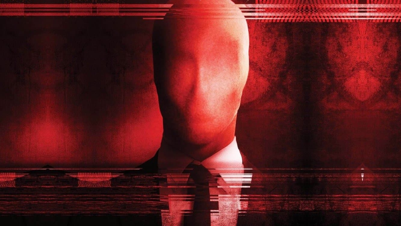 Siempre te observa: Una historia retorcida de terror